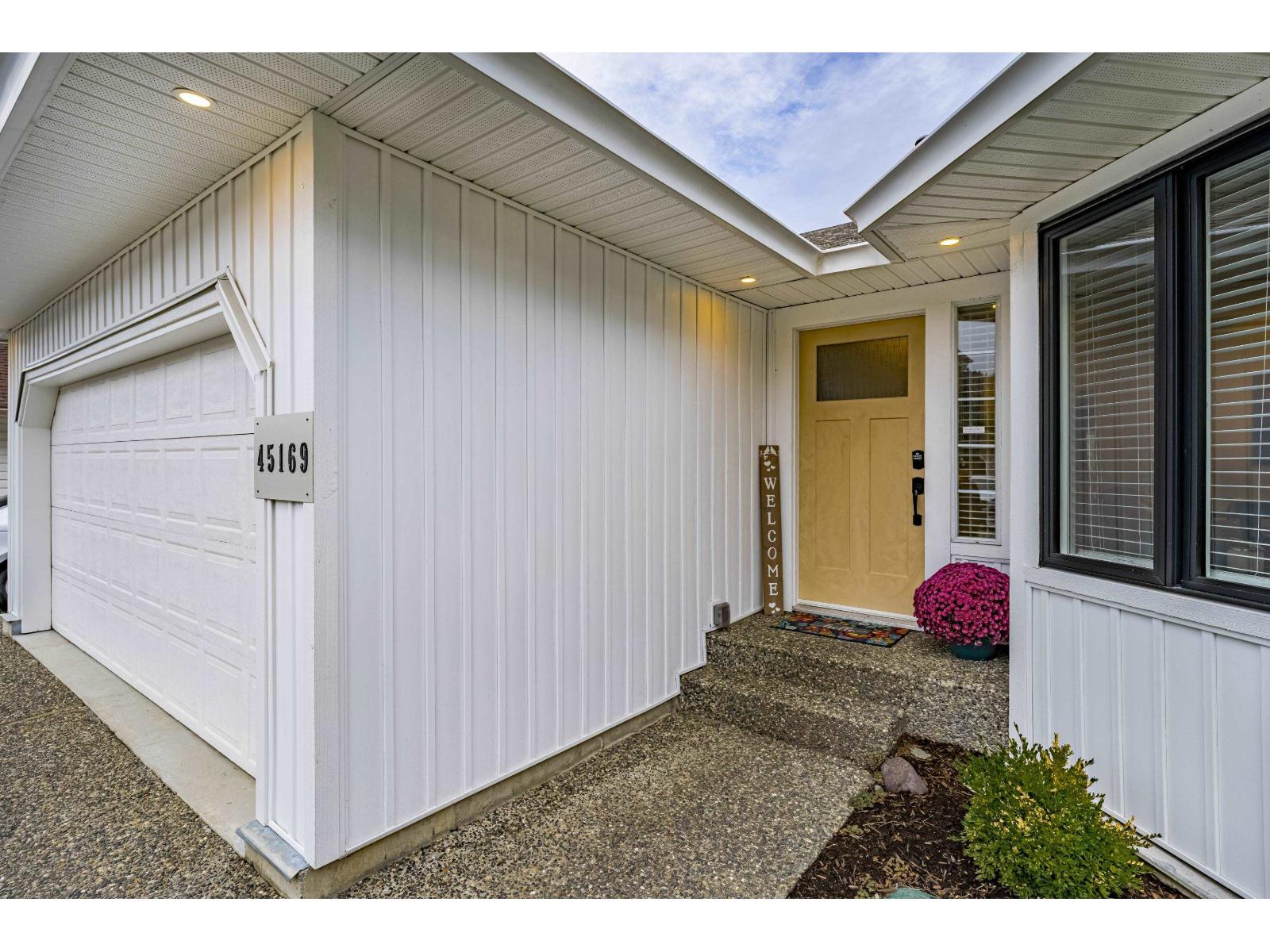 45169 CUMBERLAND AVENUE|Sardis South, Chilliwack, British Columbia