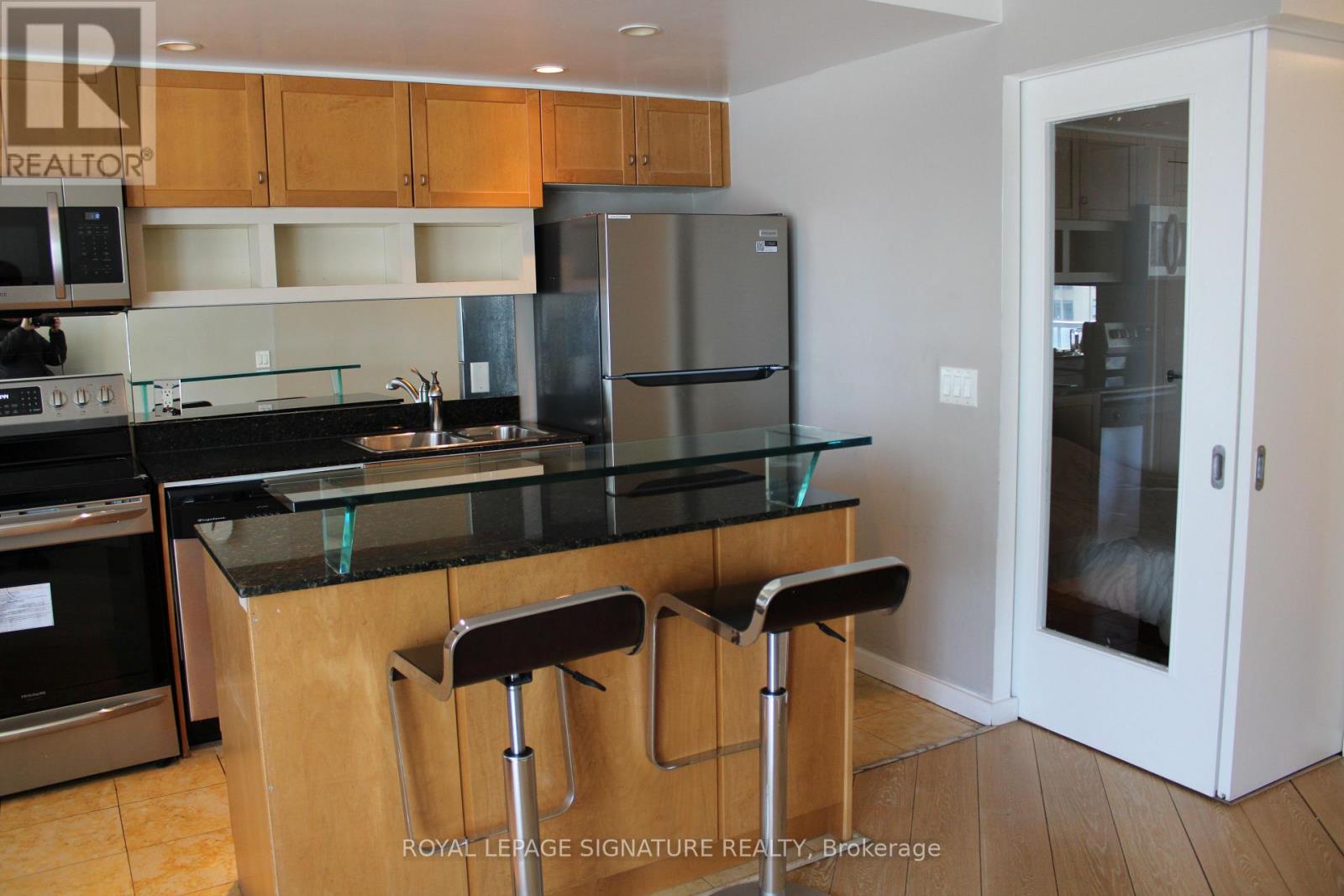 611 - 8 York Street, Toronto, Ontario  M5J 2Y2 - Photo 4 - C12812030