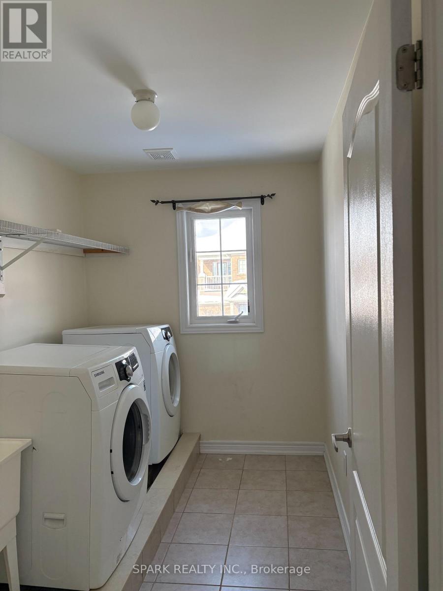 15 Kawana Road, Brampton (Bram West), Ontario  L6Y 0V9 - Photo 11 - W12787588