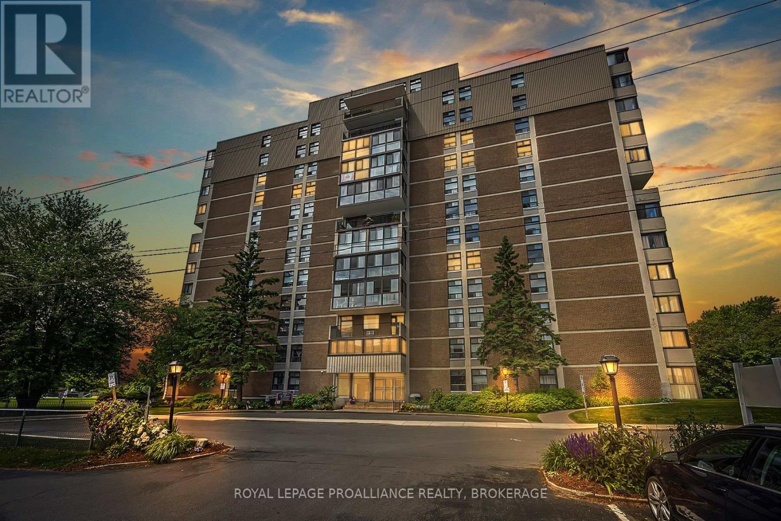 903 - 2 MOWAT AVENUE, Kingston, Ontario