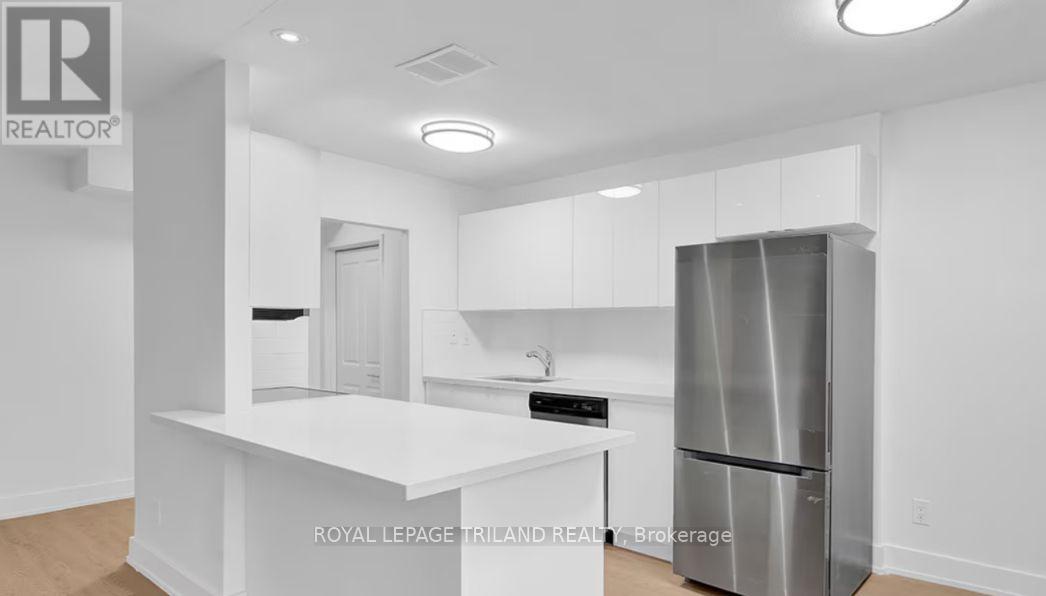 402 - 671 Woolwich Street, Guelph (Riverside Park), Ontario  N1H 3Y9 - Photo 2 - X12876916