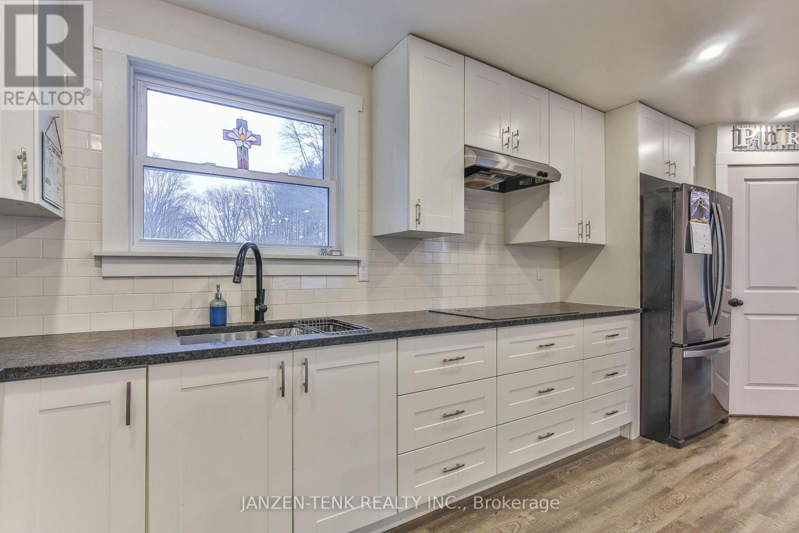 9114 Rogers Road, Malahide, Ontario  N5H 2R4 - Photo 13 - X12877072