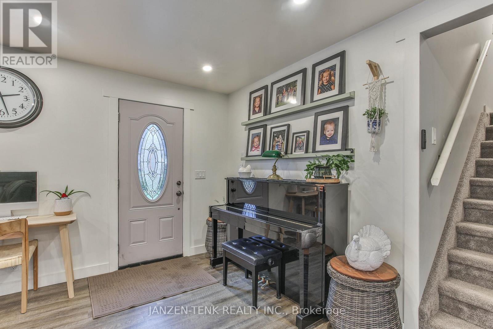 9114 Rogers Road, Malahide, Ontario  N5H 2R4 - Photo 4 - X12877072