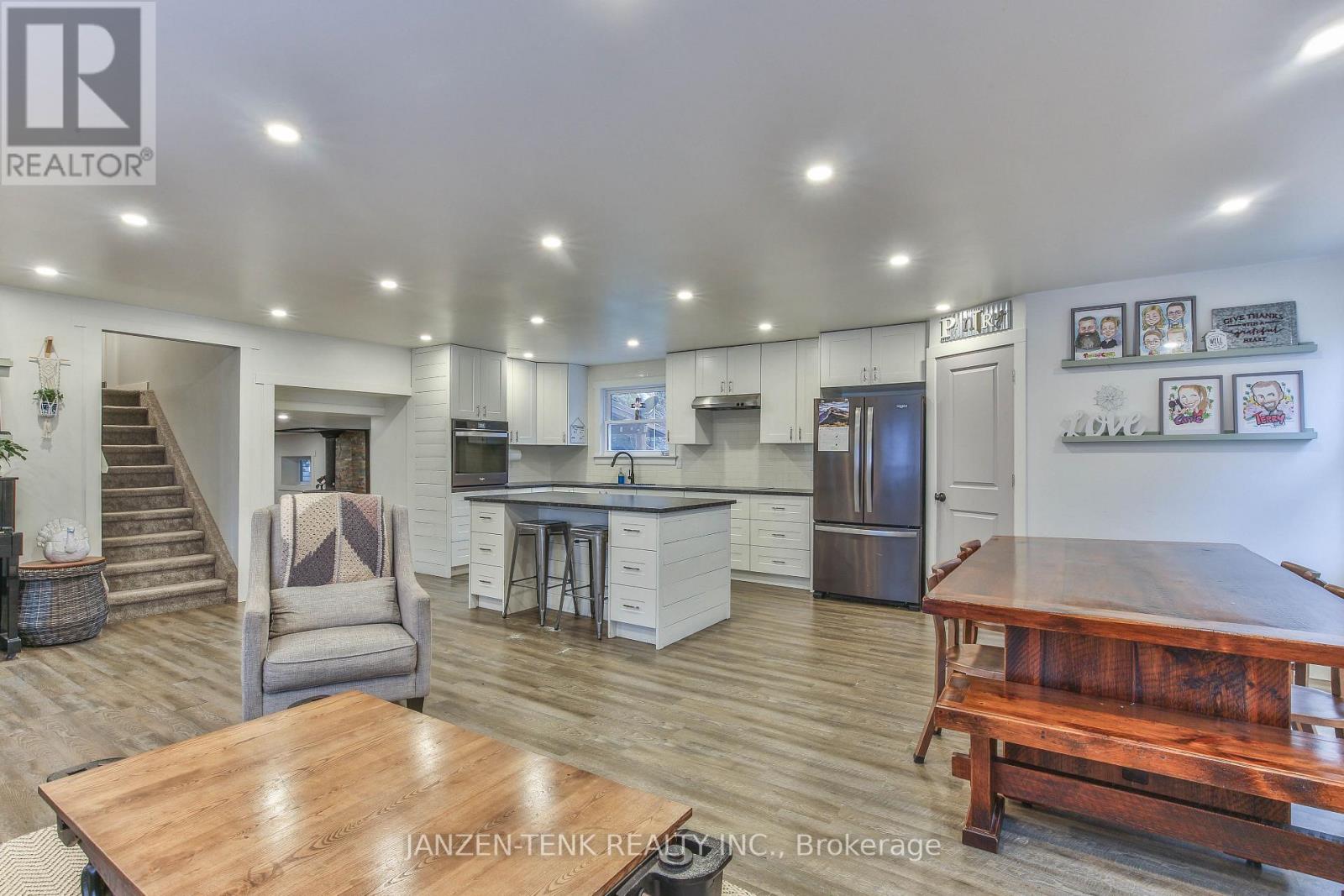 9114 Rogers Road, Malahide, Ontario  N5H 2R4 - Photo 9 - X12877072