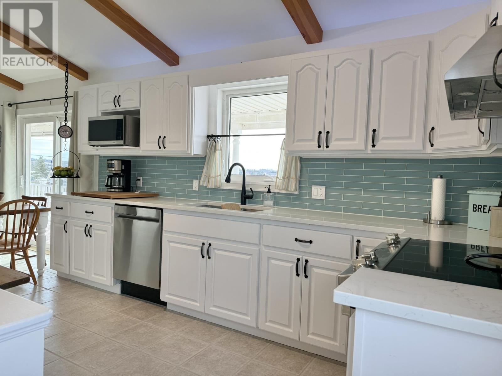 8 Burns Avenue, Stanley Bridge, Prince Edward Island  C0A 1N0 - Photo 6 - 202604455