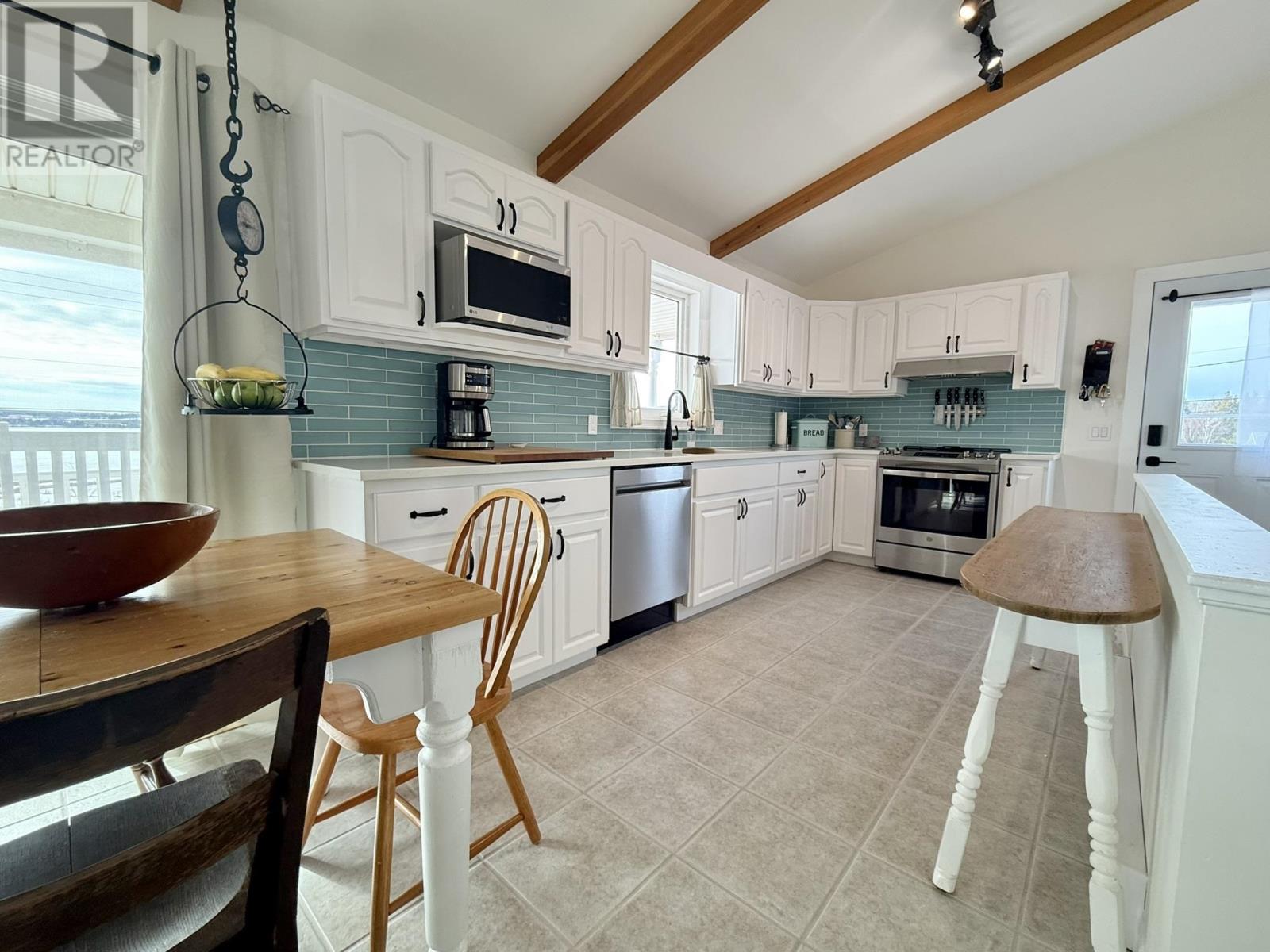 8 Burns Avenue, Stanley Bridge, Prince Edward Island  C0A 1N0 - Photo 8 - 202604455