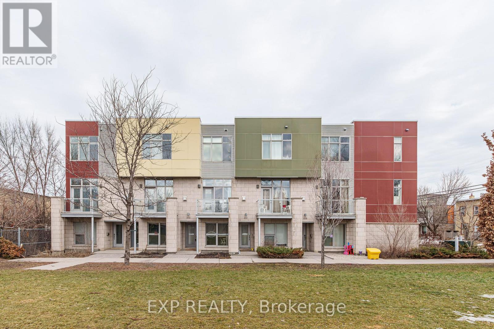 D - 63 YOUNG STREET, ottawa, Ontario