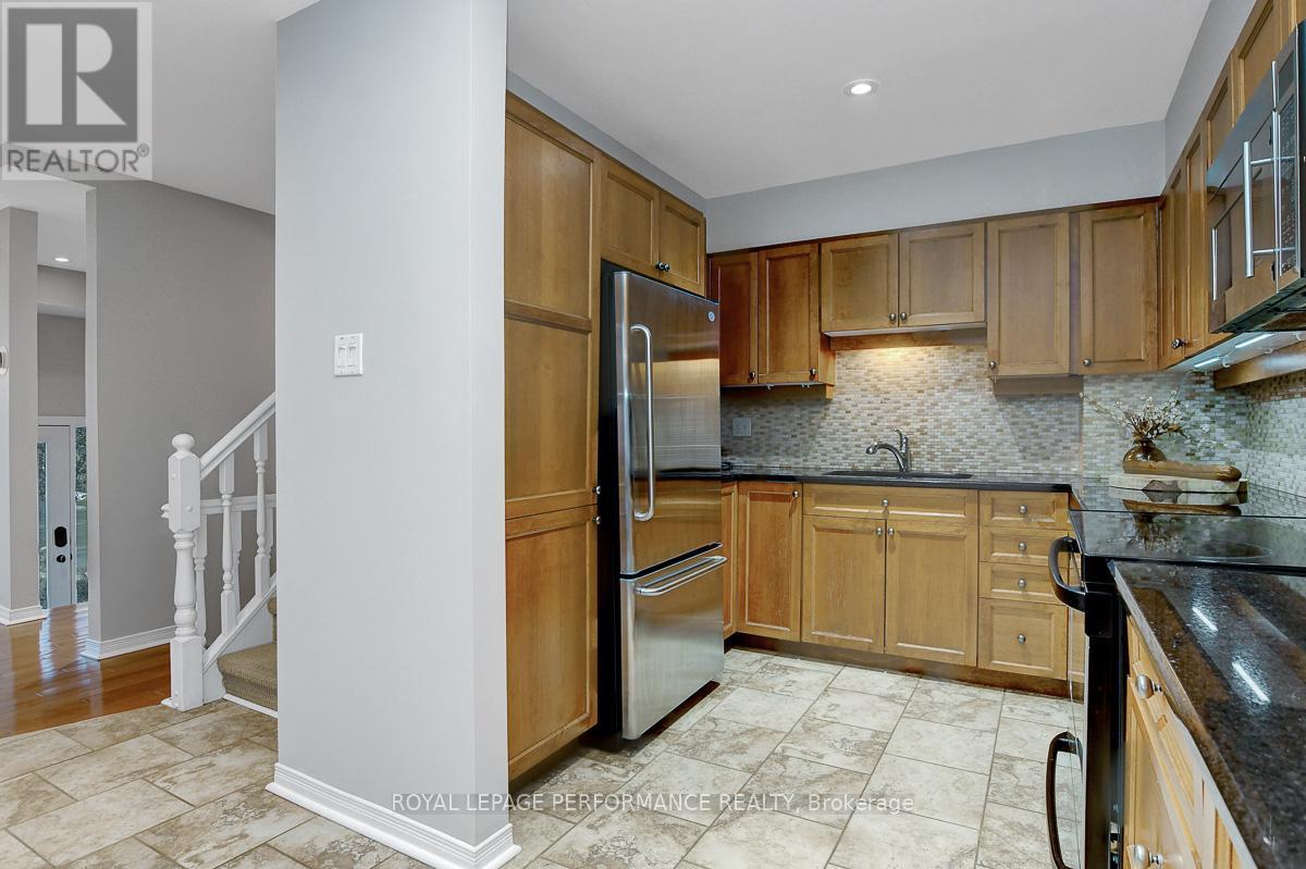 19 Columbus Avenue, Ottawa, Ontario  K1K 1R2 - Photo 14 - X12877048