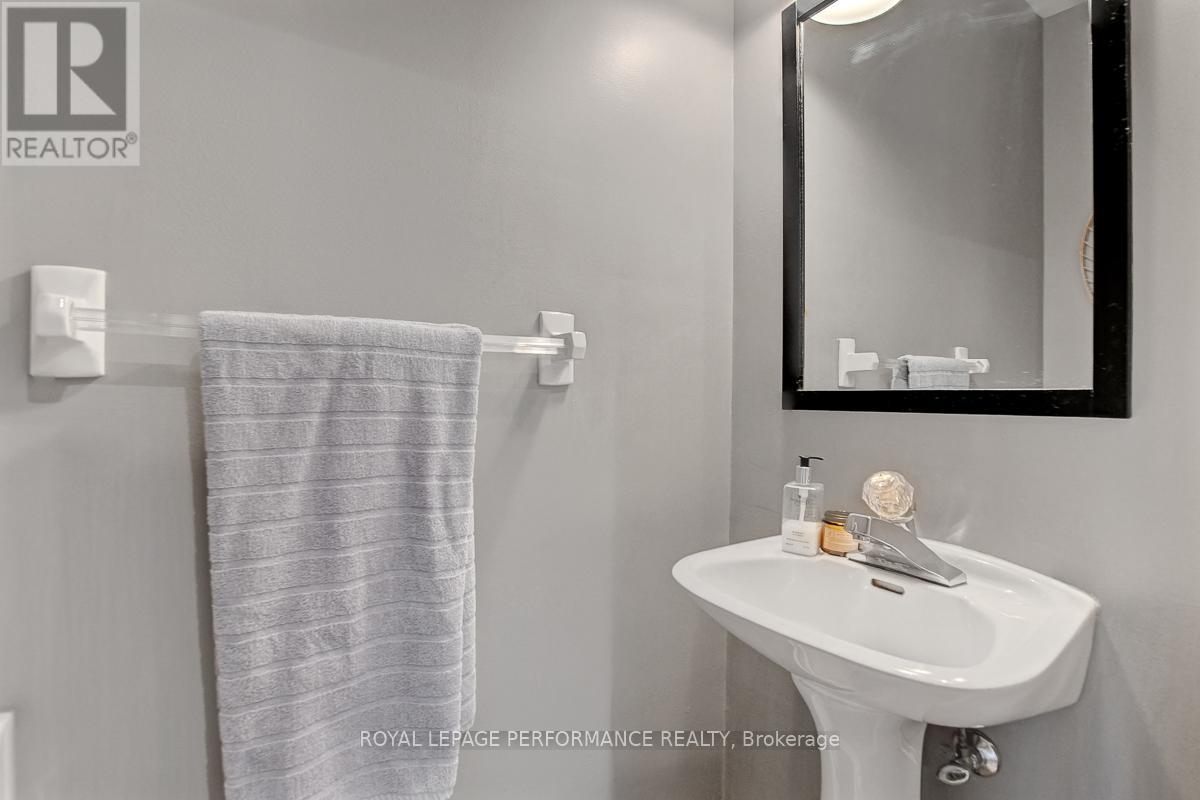 19 Columbus Avenue, Ottawa, Ontario  K1K 1R2 - Photo 18 - X12877048