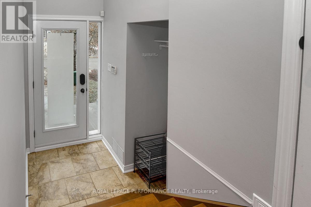 19 Columbus Avenue, Ottawa, Ontario  K1K 1R2 - Photo 2 - X12877048