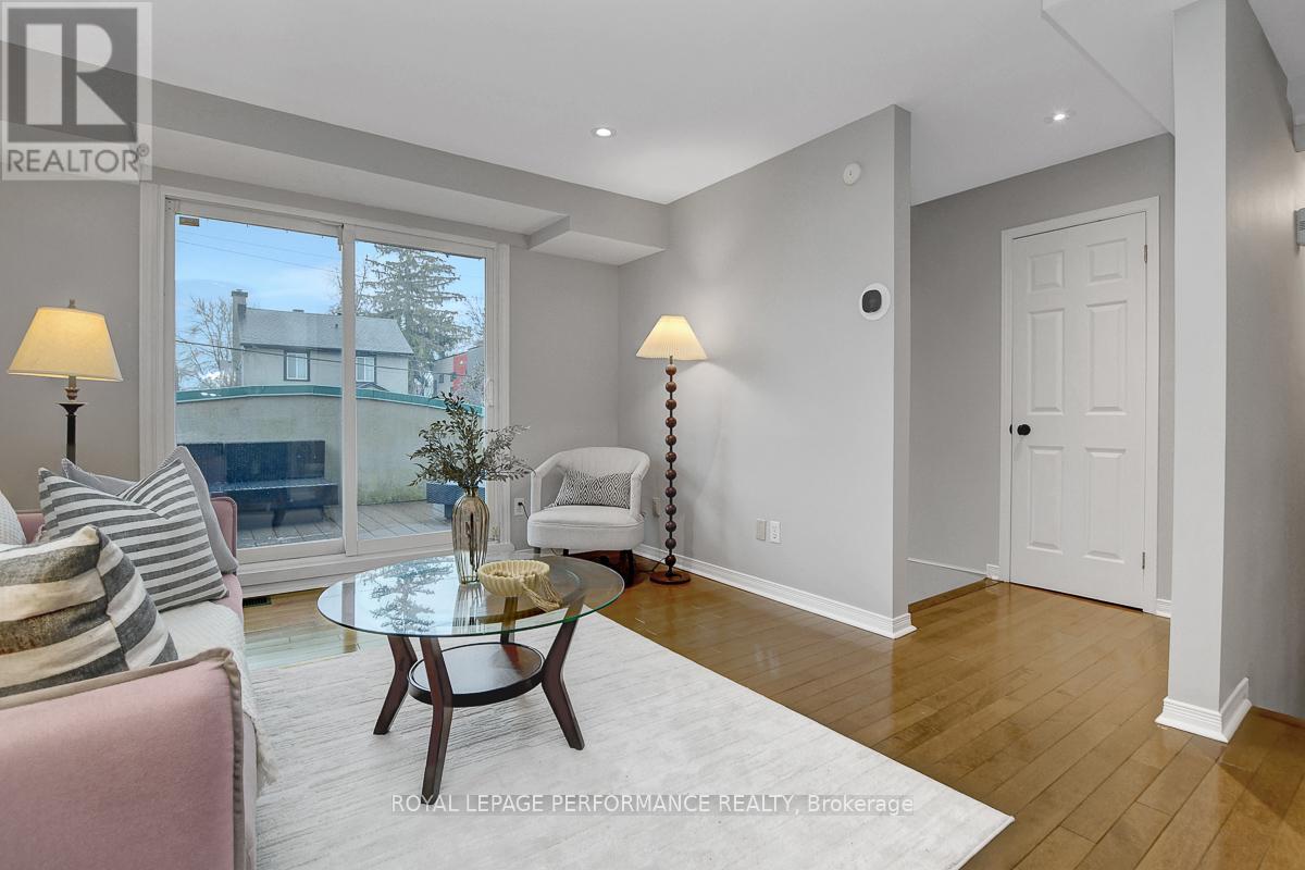 19 Columbus Avenue, Ottawa, Ontario  K1K 1R2 - Photo 5 - X12877048