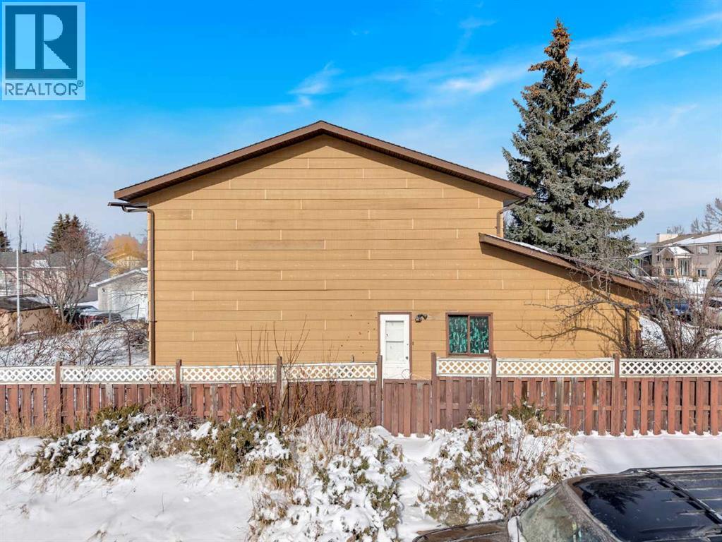 5704 58 Street, Rocky Mountain House, Alberta  T4T 1H9 - Photo 4 - A2288498