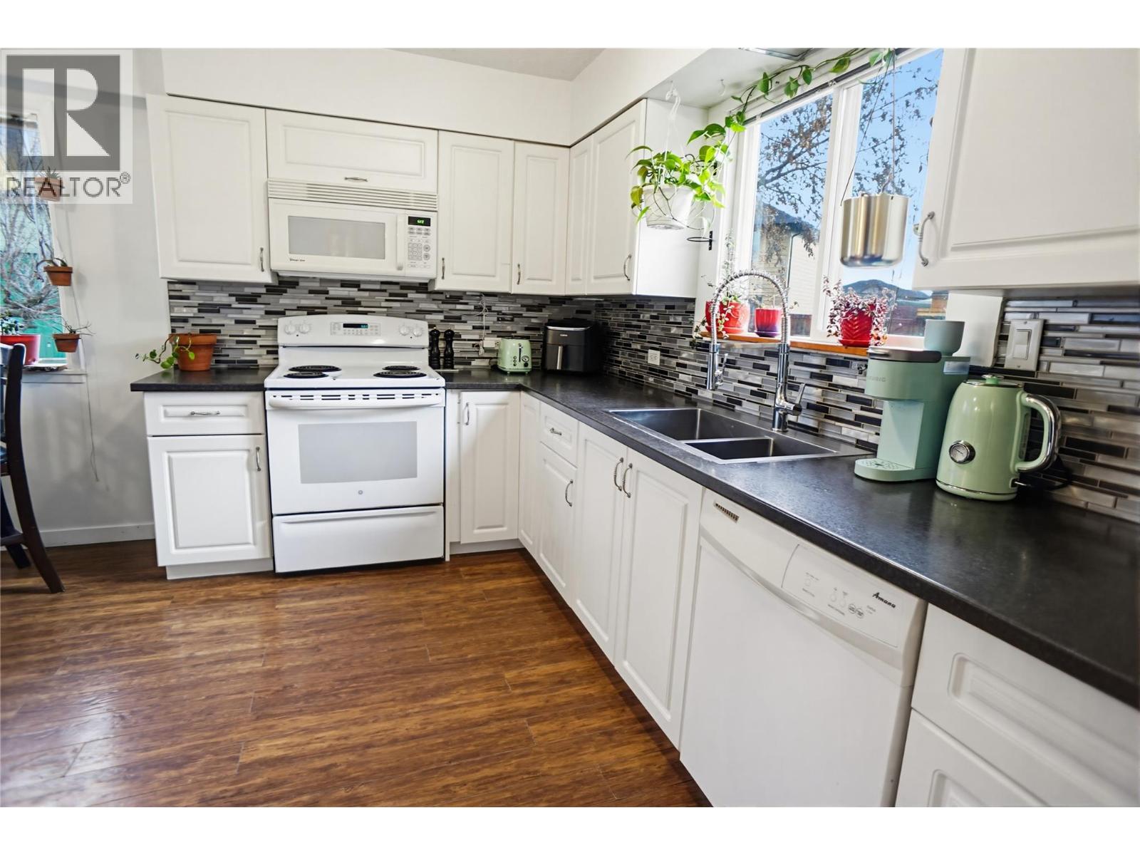 2811 Bank Road, Kamloops, British Columbia  V2B 6Y5 - Photo 2 - 10378426