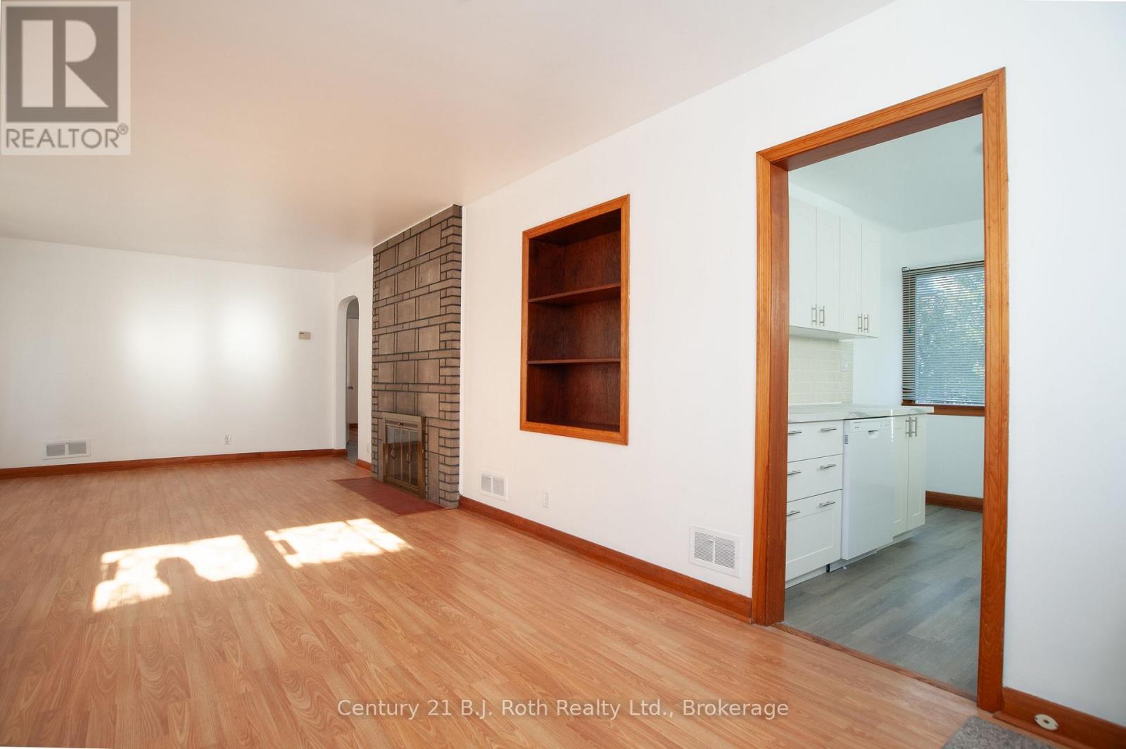 Main - 639 Yonge Street, Midland, Ontario  L4R 2E1 - Photo 2 - S12876888