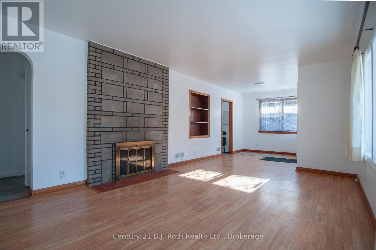 Main - 639 Yonge Street, Midland, Ontario  L4R 2E1 - Photo 3 - S12876888