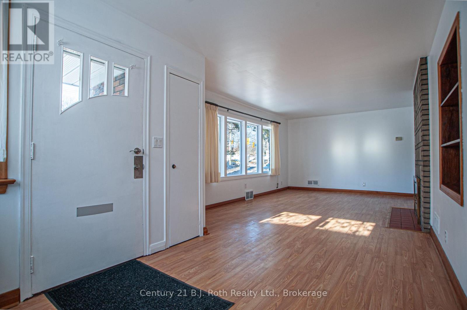 Main - 639 Yonge Street, Midland, Ontario  L4R 2E1 - Photo 4 - S12876888