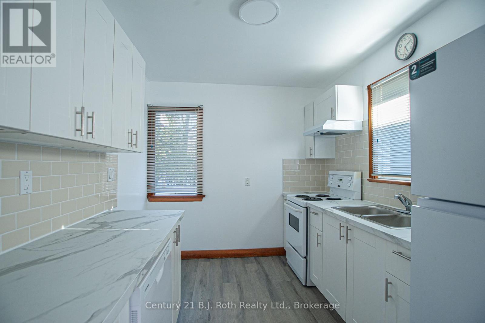 Main - 639 Yonge Street, Midland, Ontario  L4R 2E1 - Photo 5 - S12876888