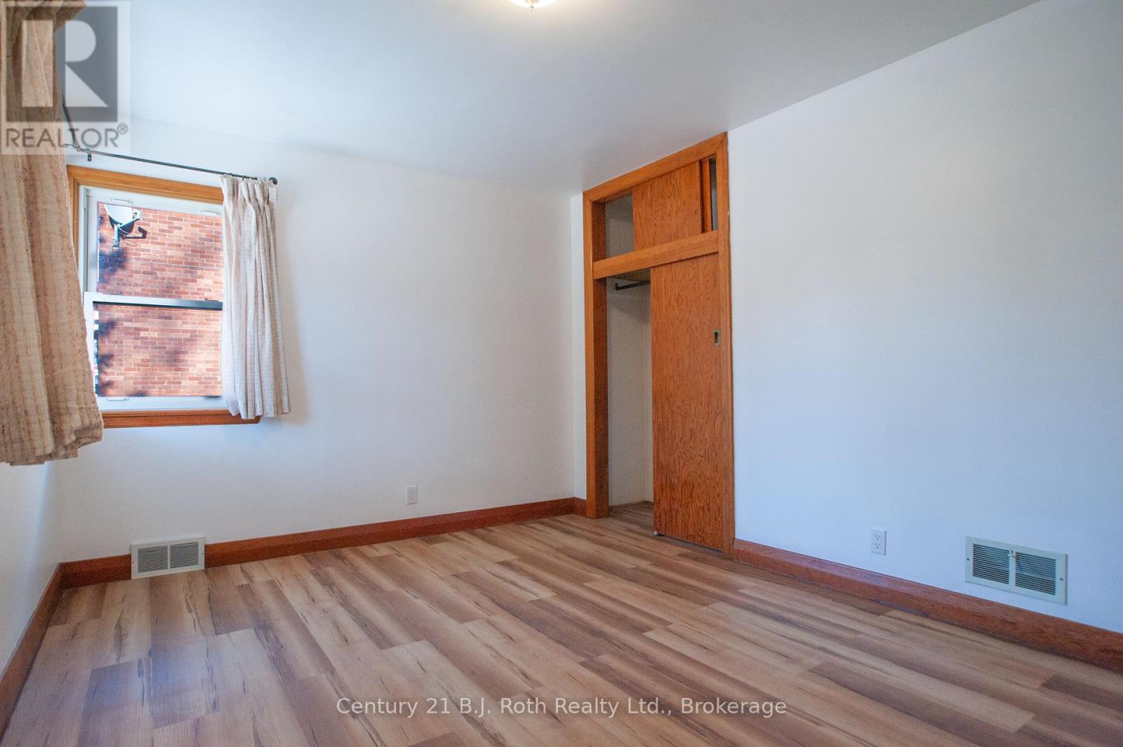 Main - 639 Yonge Street, Midland, Ontario  L4R 2E1 - Photo 7 - S12876888