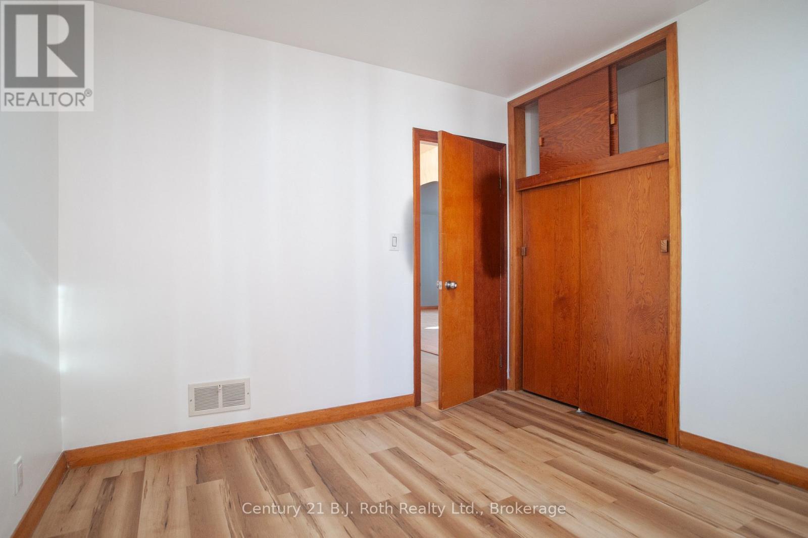 Main - 639 Yonge Street, Midland, Ontario  L4R 2E1 - Photo 8 - S12876888