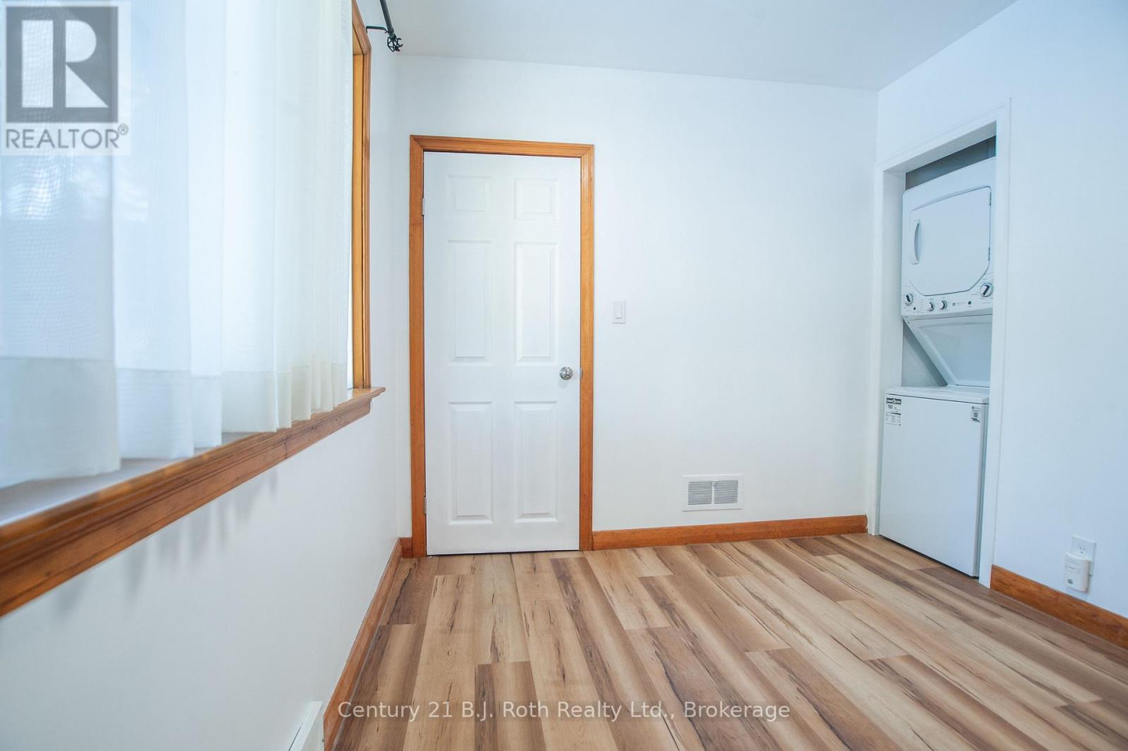 Main - 639 Yonge Street, Midland, Ontario  L4R 2E1 - Photo 9 - S12876888