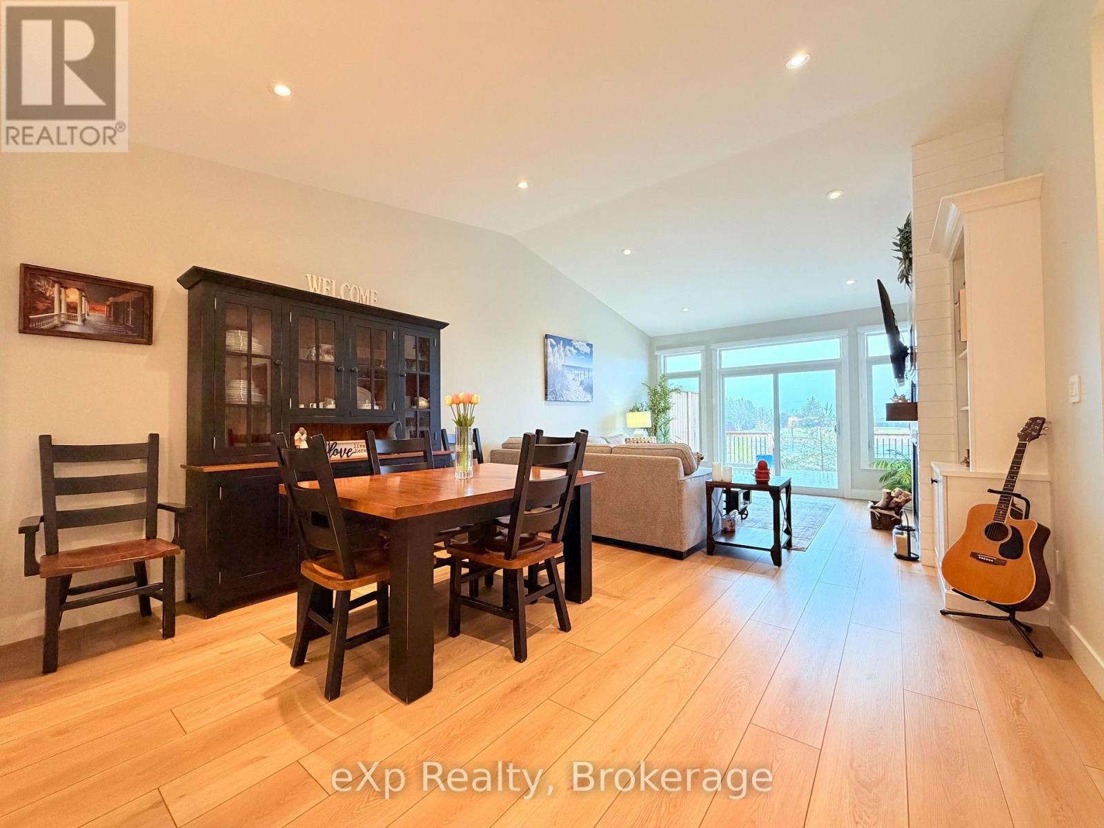 108 Irishwood Lane, Brockton, Ontario  N0G 2V0 - Photo 11 - X12876948