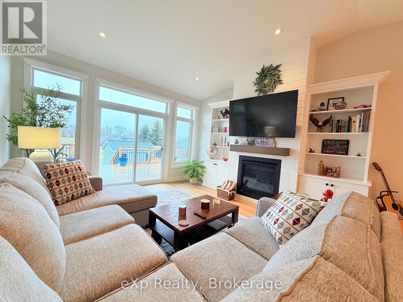 108 Irishwood Lane, Brockton, Ontario  N0G 2V0 - Photo 12 - X12876948