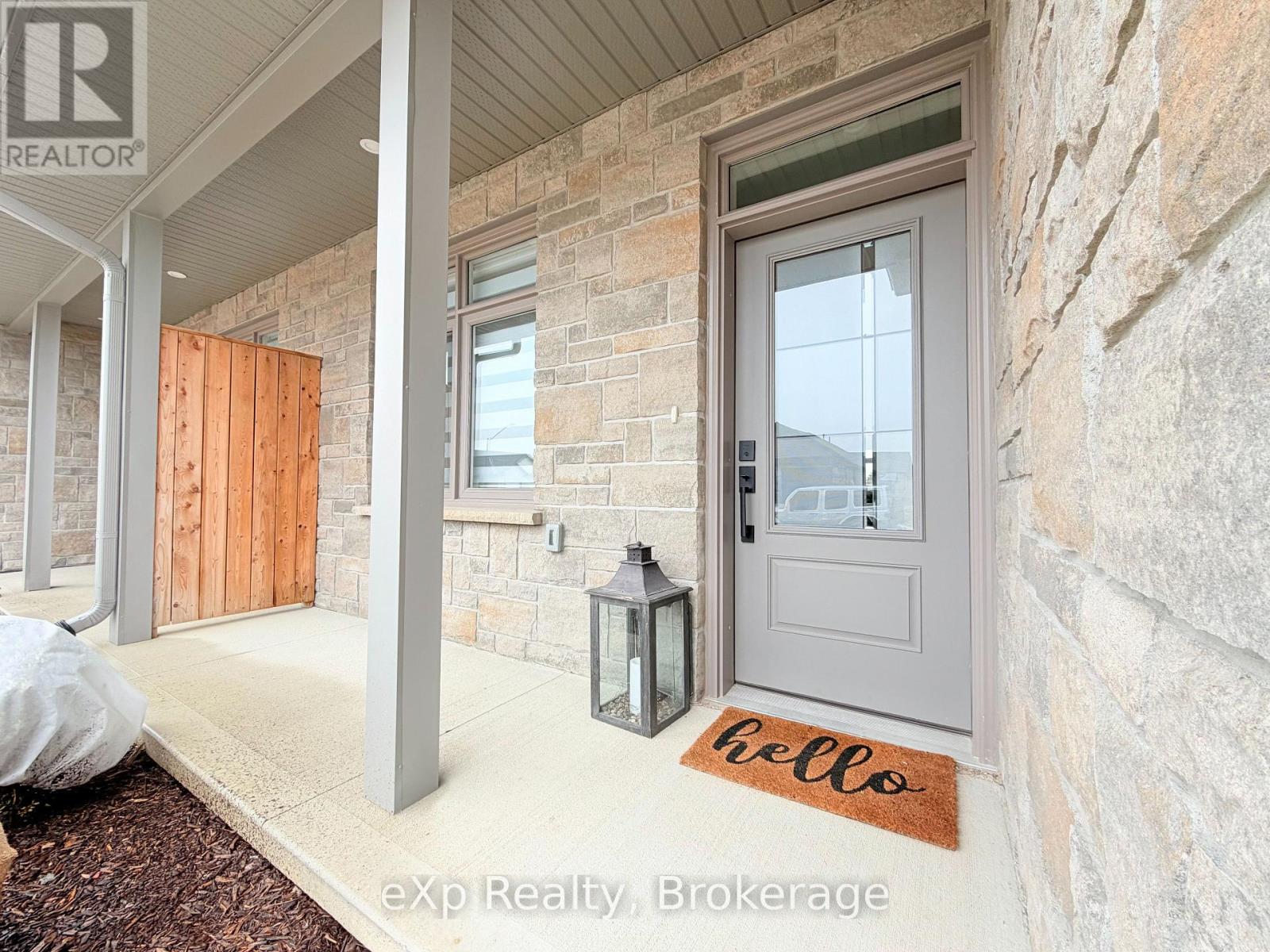 108 Irishwood Lane, Brockton, Ontario  N0G 2V0 - Photo 2 - X12876948