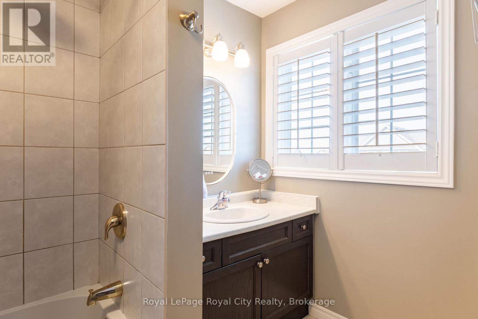 B - 638 Woodlawn Road E, Guelph (Victoria North), Ontario  N1E 0K4 - Photo 24 - X12877012