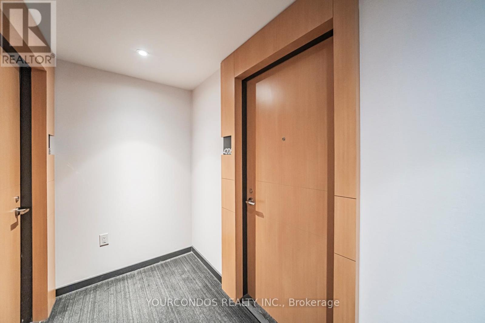 4206 - 11 Wellesley Street W, Toronto, Ontario  M4Y 0G4 - Photo 12 - C12839210