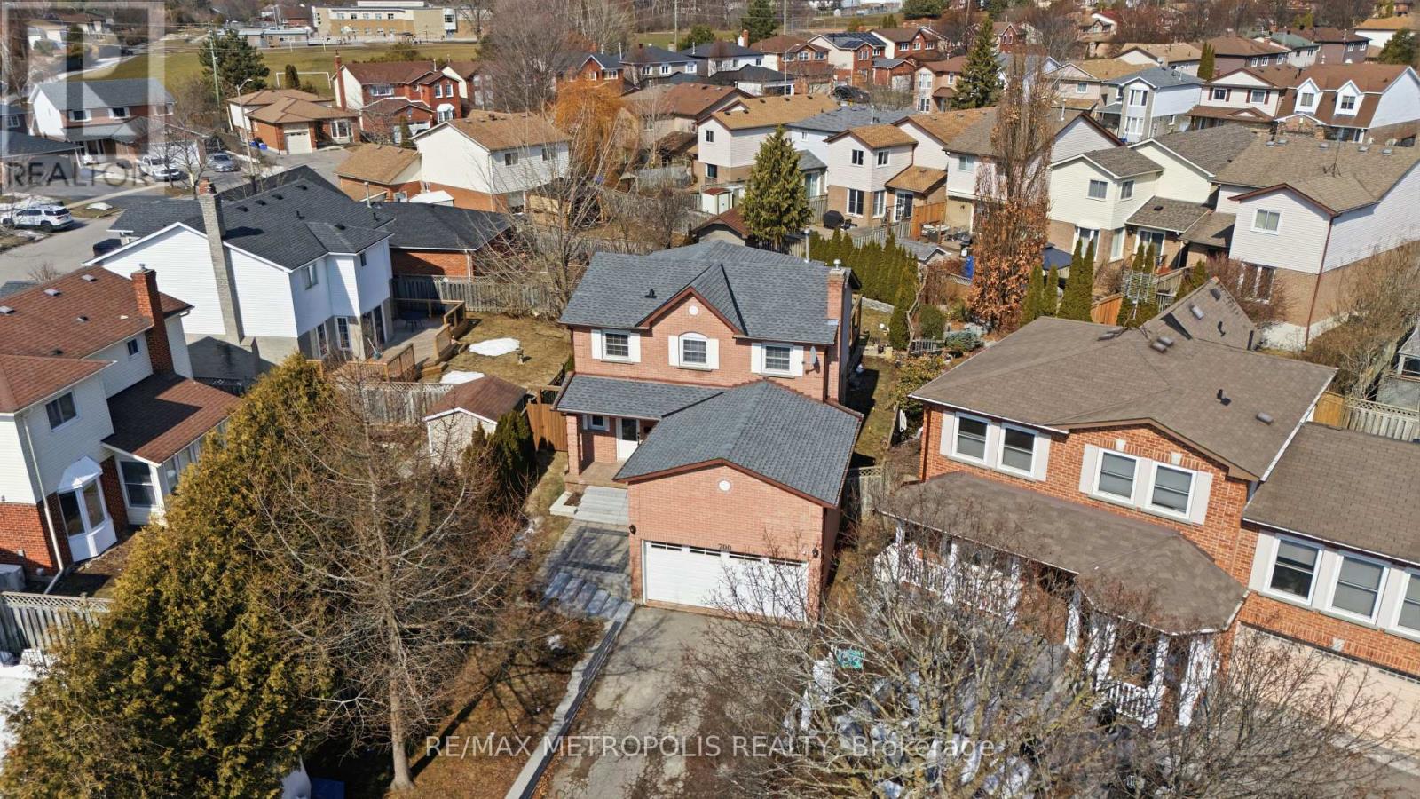 700 Mountjoy Court, Oshawa, Ontario  L1K 1W8 - Photo 2 - E12876300