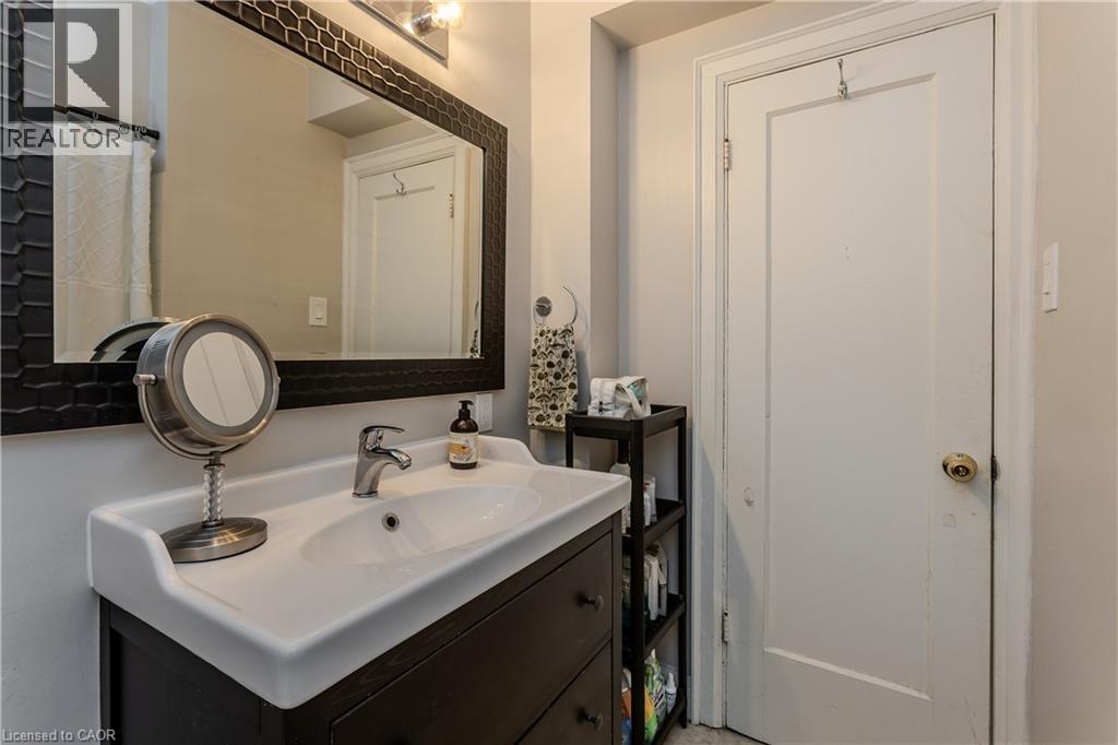 34 Hollywood Street N, Hamilton, Ontario  L8S 3K6 - Photo 13 - 40810627