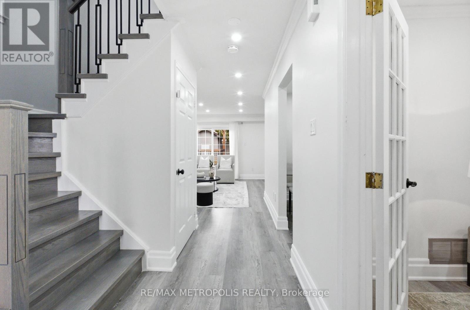 700 Mountjoy Court, Oshawa, Ontario  L1K 1W8 - Photo 3 - E12876300