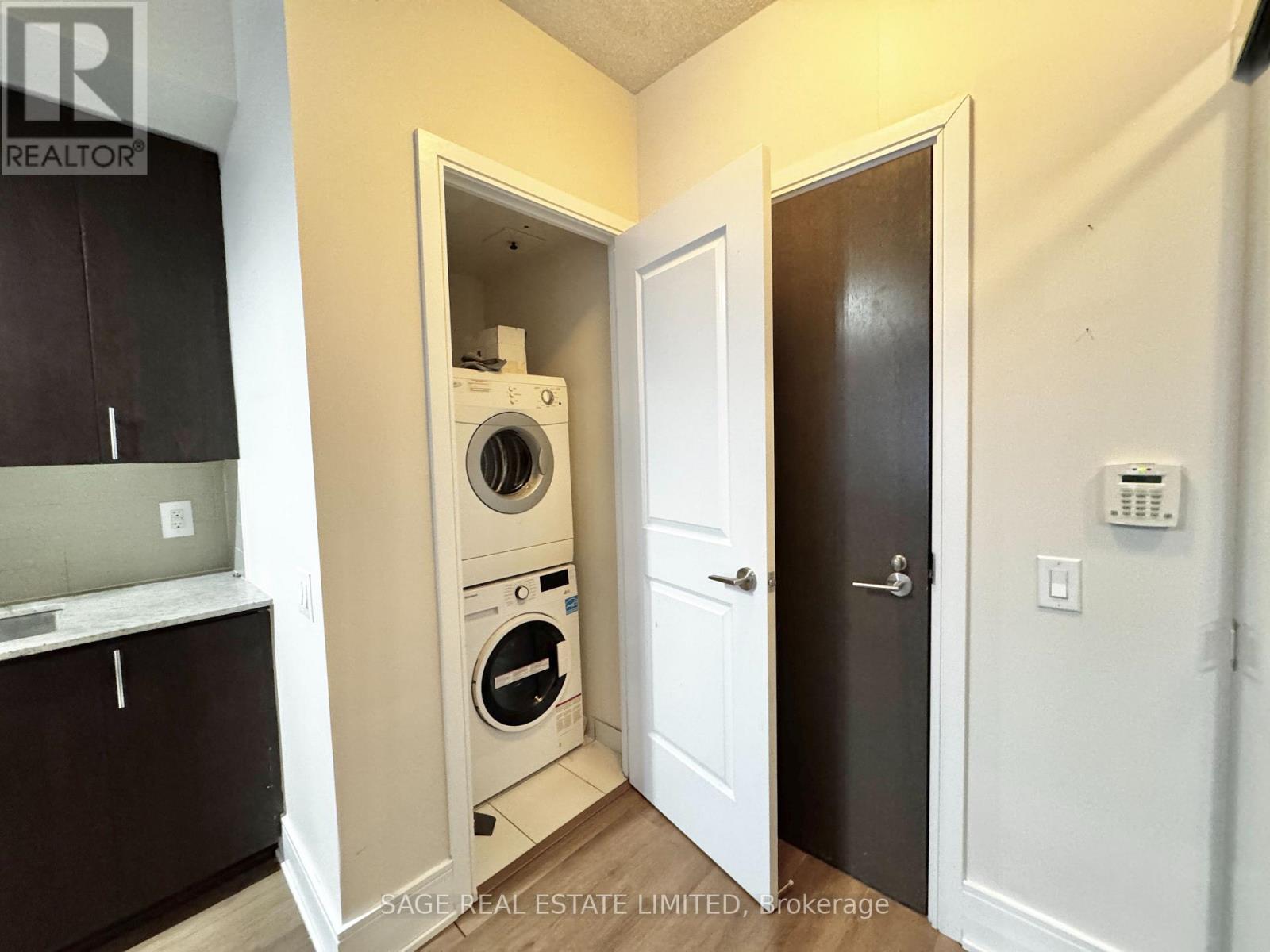 201 - 560 Front Street W, Toronto, Ontario  M5V 1C1 - Photo 3 - C12876870