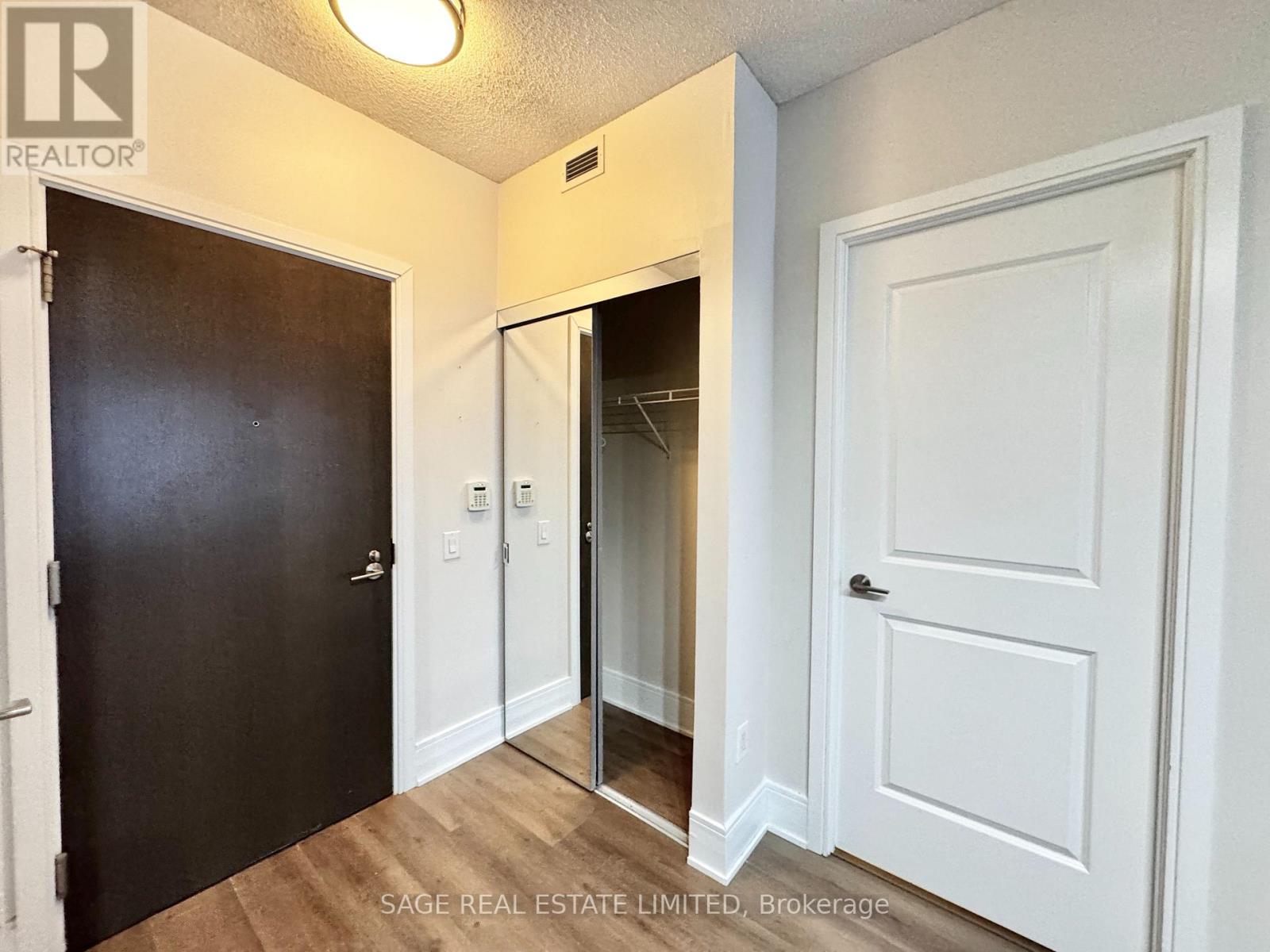 201 - 560 Front Street W, Toronto, Ontario  M5V 1C1 - Photo 4 - C12876870