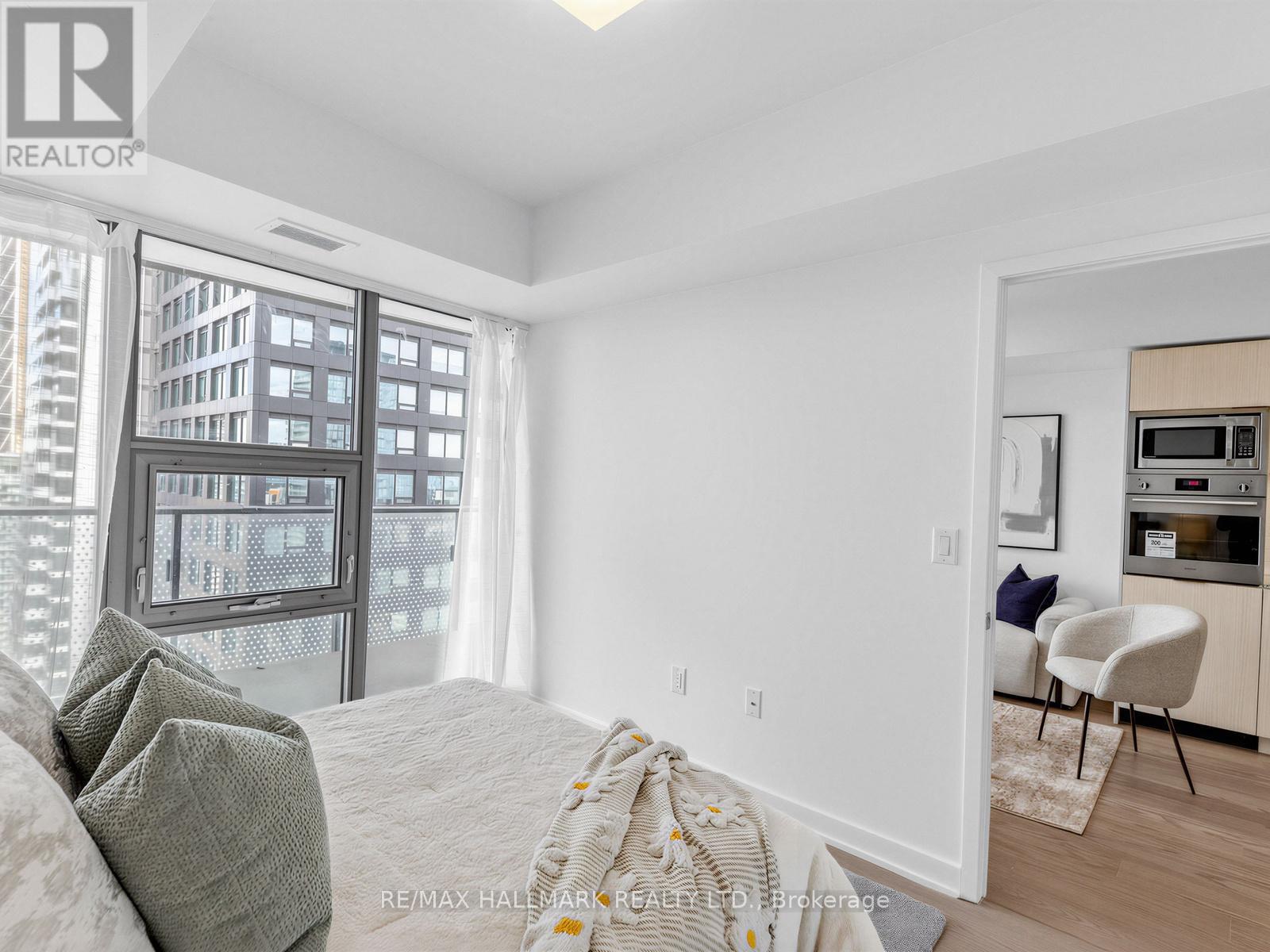 3909 - 11 Wellesley Street W, Toronto, Ontario  M4Y 0G4 - Photo 15 - C12876954