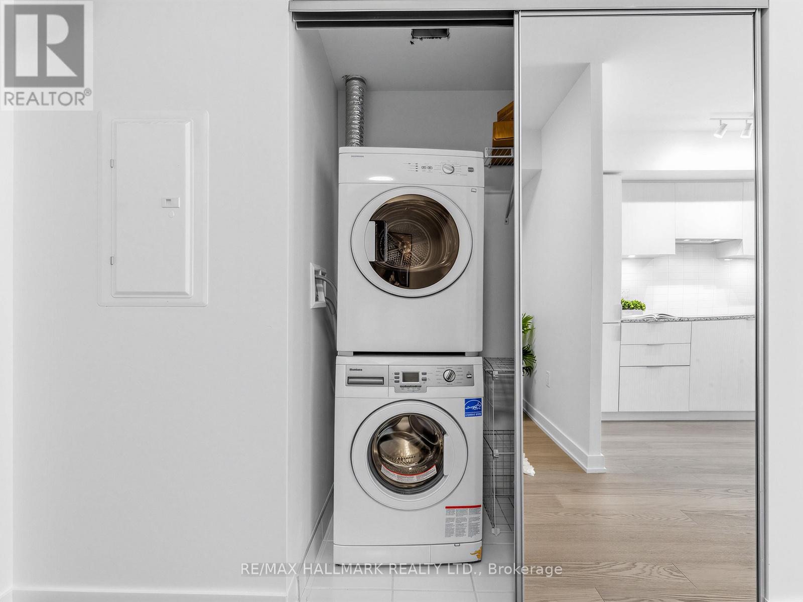 3909 - 11 Wellesley Street W, Toronto, Ontario  M4Y 0G4 - Photo 22 - C12876954