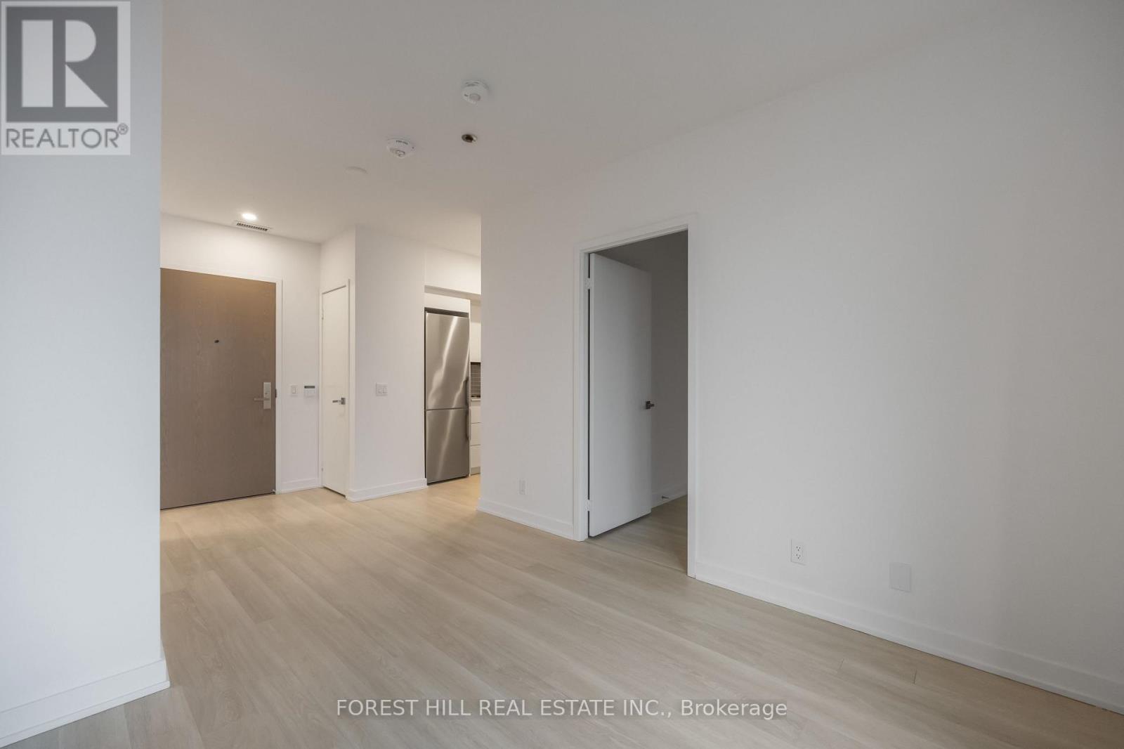 1010 - 30 Tretti Way, Toronto (Clanton Park), Ontario  M3H 0E3 - Photo 4 - C12876982