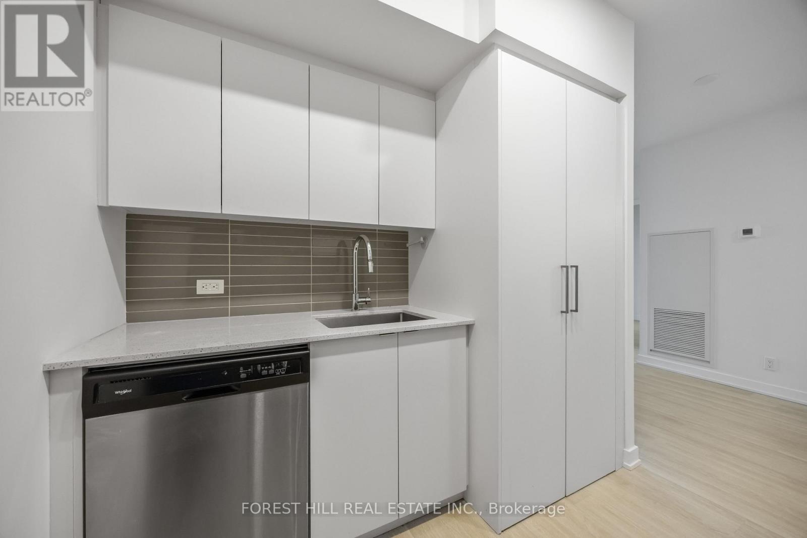 1010 - 30 Tretti Way, Toronto (Clanton Park), Ontario  M3H 0E3 - Photo 6 - C12876982