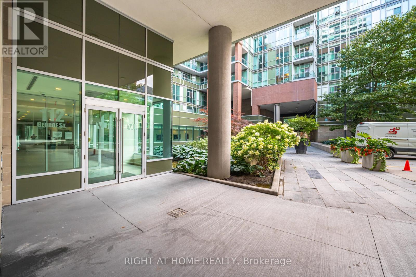 S320 - 112 George Street, Toronto (Moss Park), Ontario  M5A 2M5 - Photo 2 - C12877034