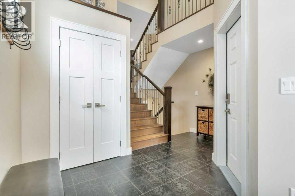 5825 Maple Crescent, Innisfail, Alberta  T4G 0A9 - Photo 3 - A2290502