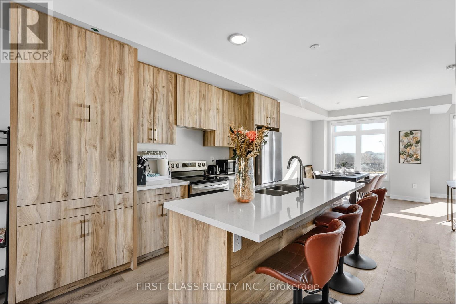 25 Bullate Lane, Richmond Hill, Ontario  L4B 0J5 - Photo 3 - N12876978