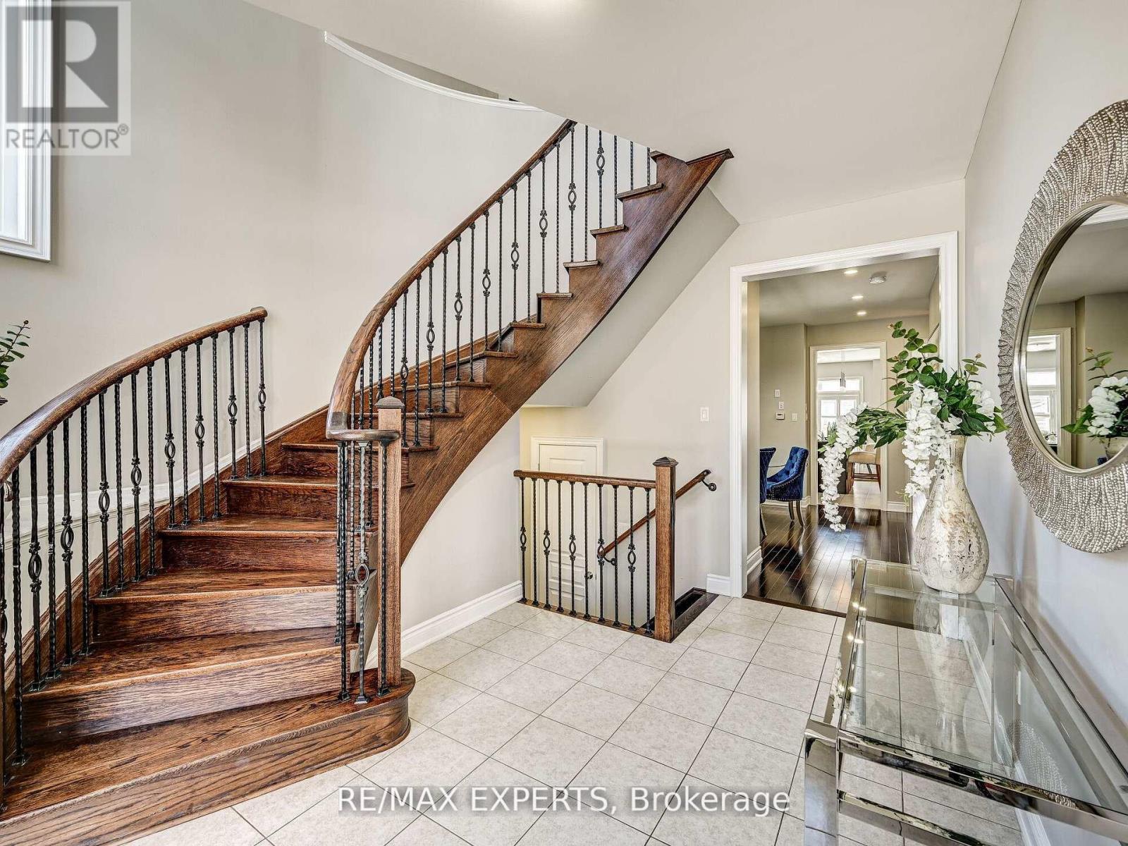 25 Killington Avenue, Vaughan, Ontario  L4H 3Y5 - Photo 3 - N12877020