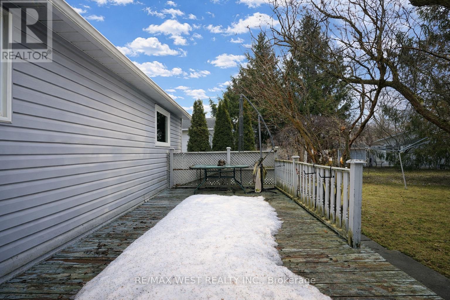 18 Maple Leaf Terrace, Innisfil (Cookstown), Ontario  L0L 1L0 - Photo 9 - N12877030