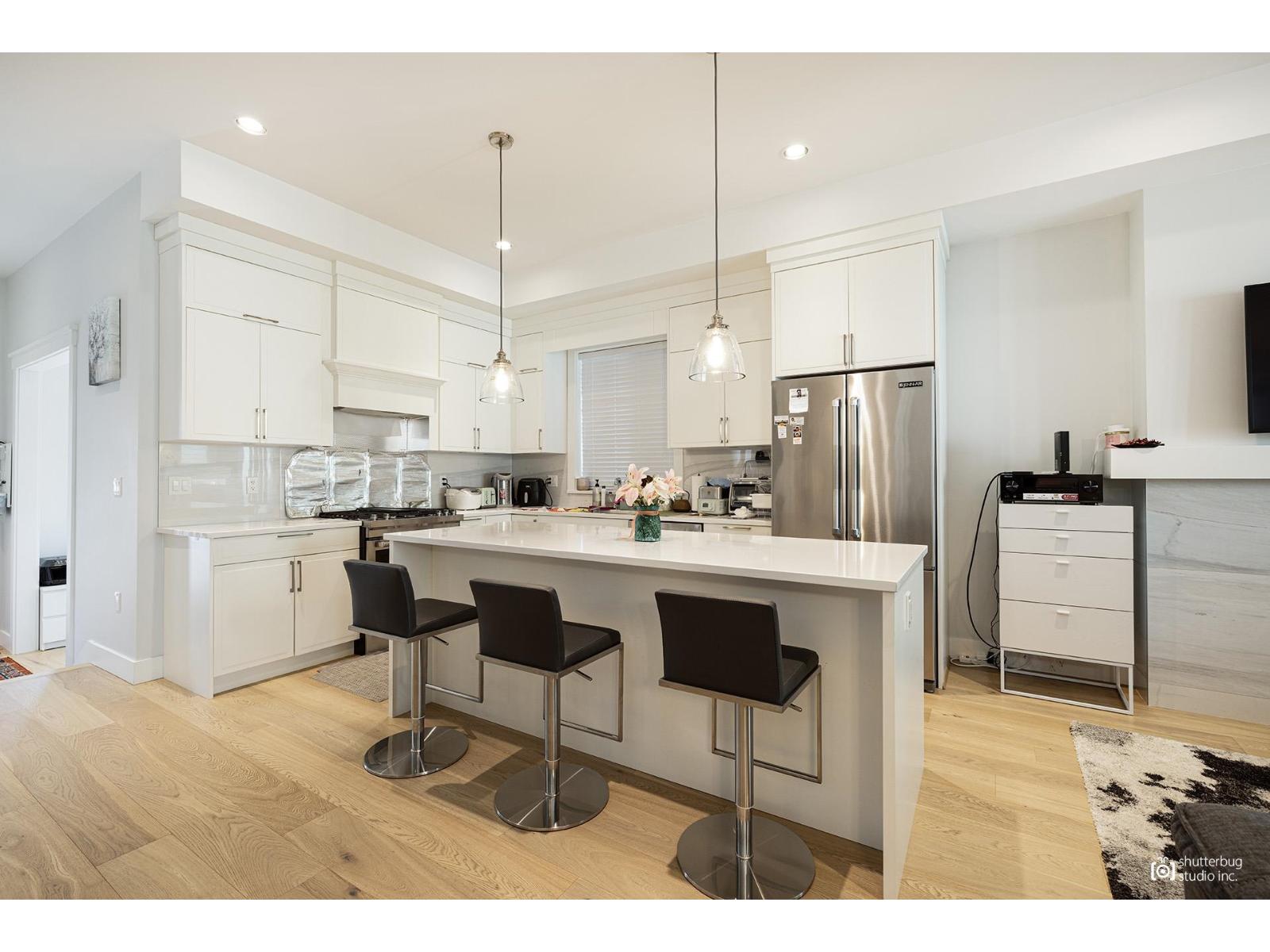 16475 21a Avenue, Surrey, British Columbia  V3Z 0V5 - Photo 3 - R3099236