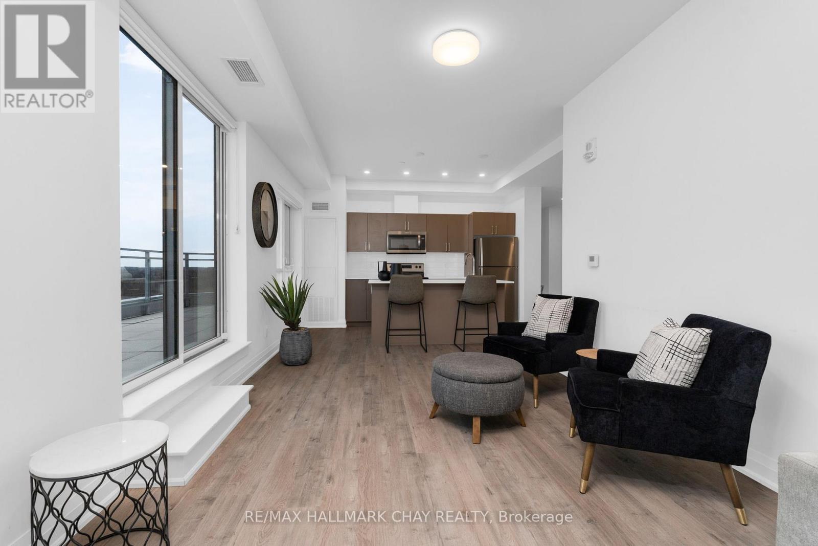 1105 - 58 Lakeside Terrace, Barrie (Little Lake), Ontario  L4N 9S2 - Photo 11 - S12876920