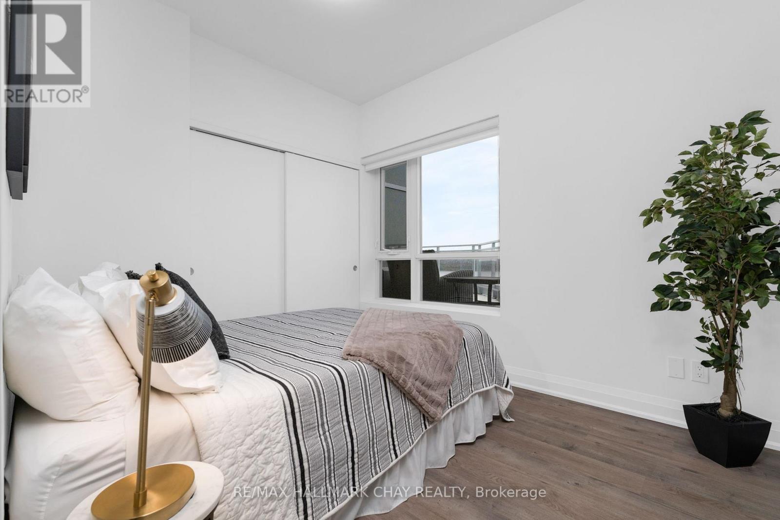 1105 - 58 Lakeside Terrace, Barrie (Little Lake), Ontario  L4N 9S2 - Photo 16 - S12876920