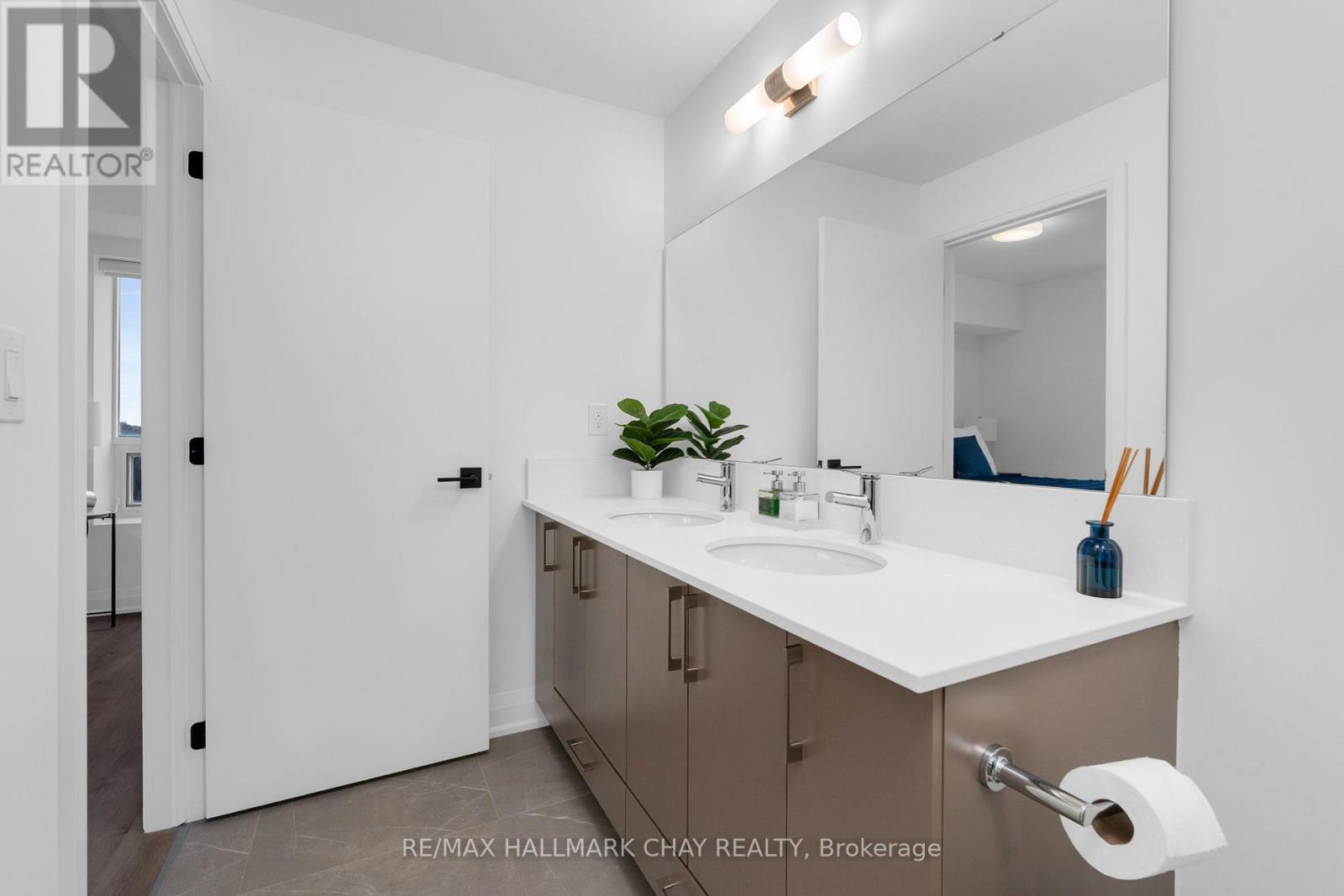 1105 - 58 Lakeside Terrace, Barrie (Little Lake), Ontario  L4N 9S2 - Photo 21 - S12876920