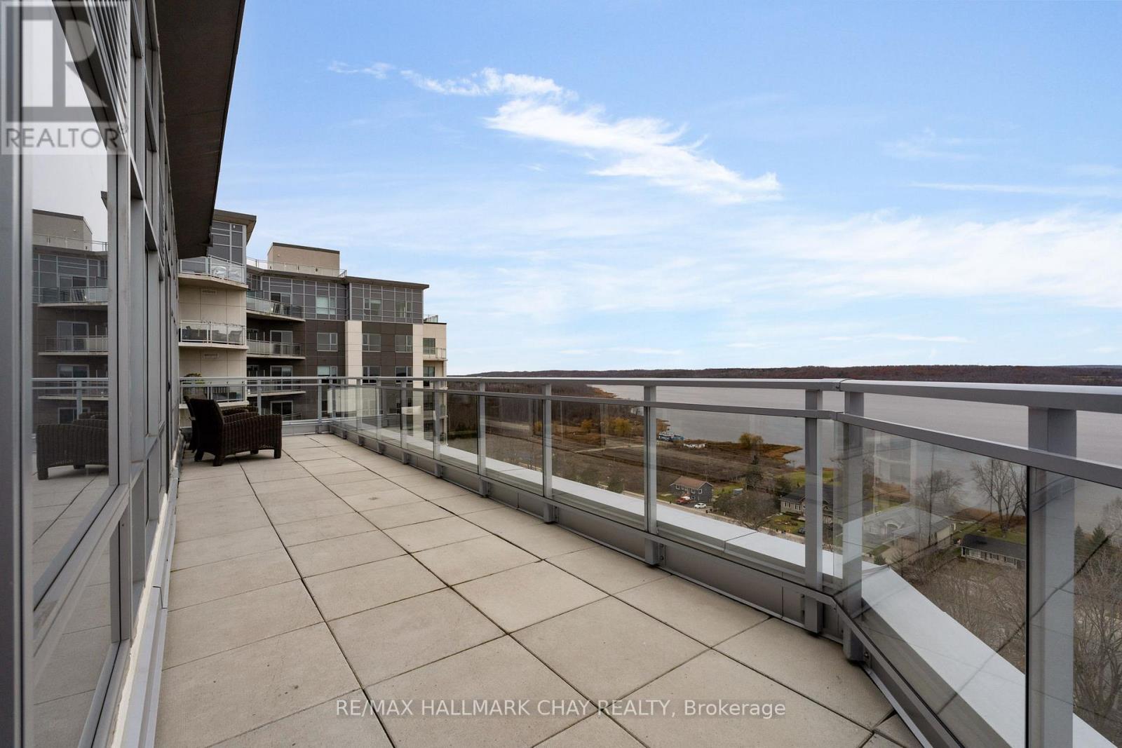 1105 - 58 Lakeside Terrace, Barrie (Little Lake), Ontario  L4N 9S2 - Photo 5 - S12876920