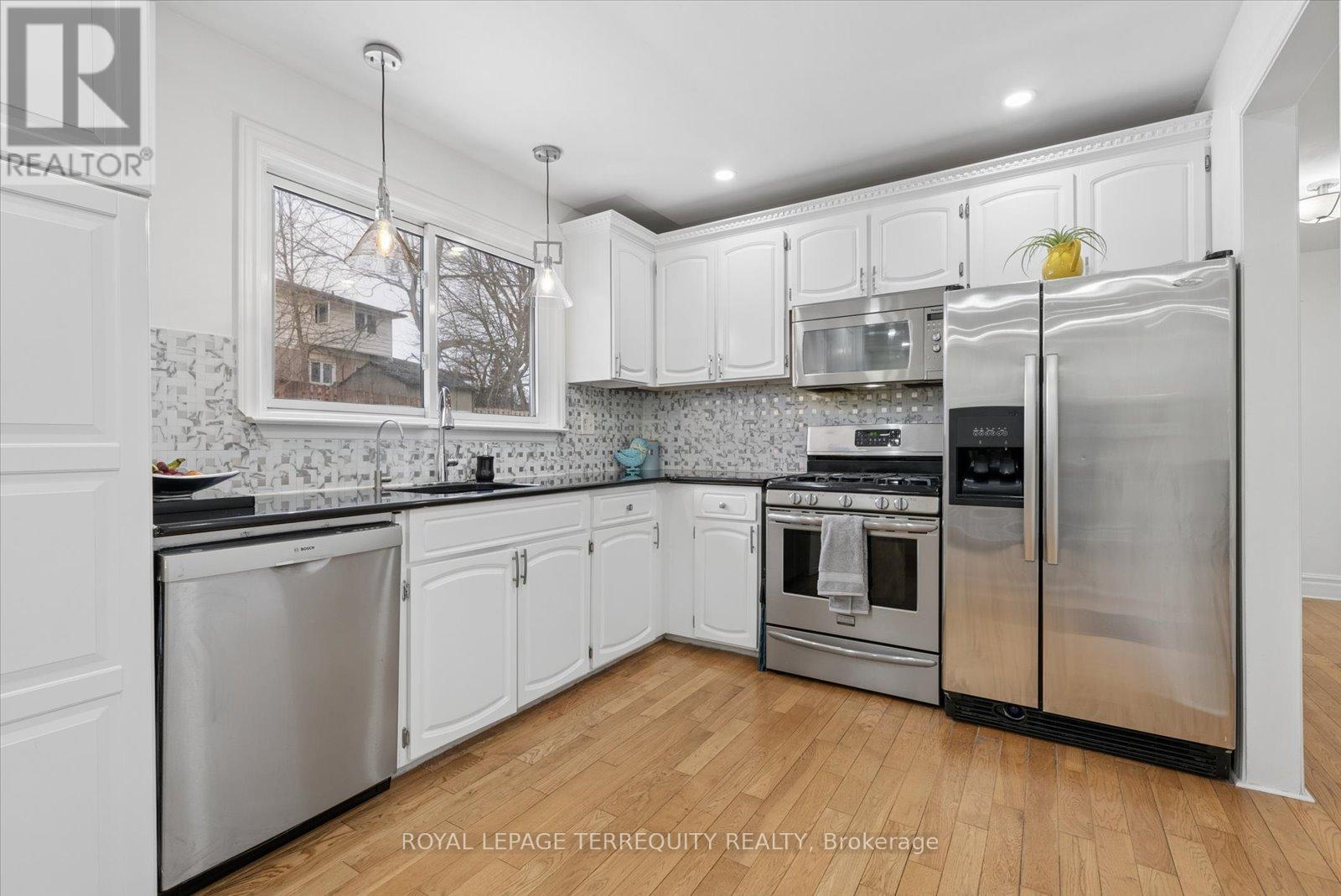 39 Baldwin Lane, Barrie (Allandale Heights), Ontario  L4N 2W2 - Photo 7 - S12877080