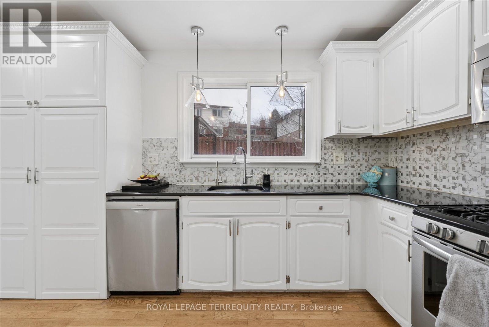 39 Baldwin Lane, Barrie (Allandale Heights), Ontario  L4N 2W2 - Photo 8 - S12877080